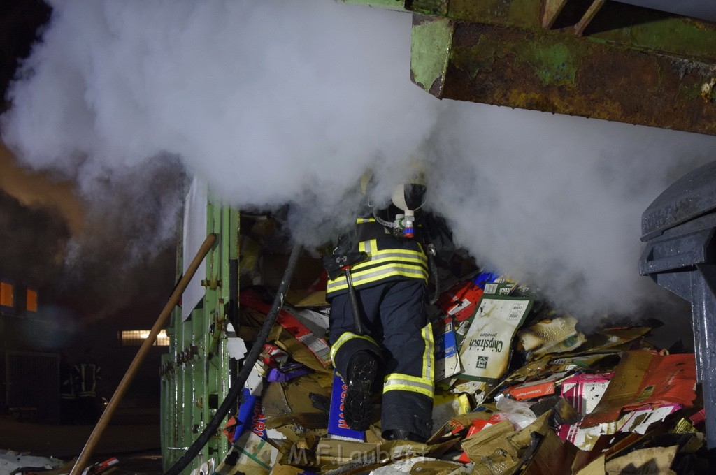 Feuer Papp Presscontainer Koeln Hoehenberg Bochumerstr P328.JPG - Miklos Laubert